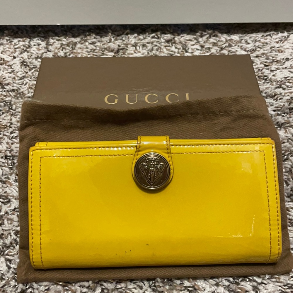 Gucci patent leather wallet
